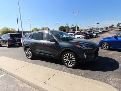 Used 2022 Ford Escape Titanium image 6