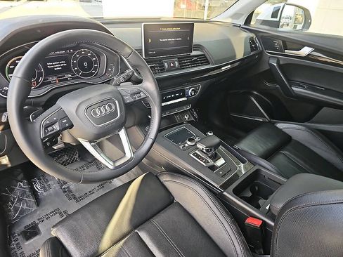 Used 2020 Audi Q5 e Premium Plus w/ Premium Plus Package AWD/4WD image 19