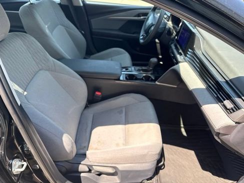 Used 2025 Toyota Camry LE AWD/4WD image 32