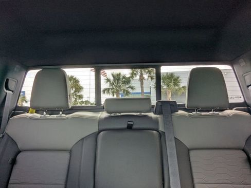 Used 2022 Chevrolet Silverado 1500 ZR2 w/ Technology Package image 16