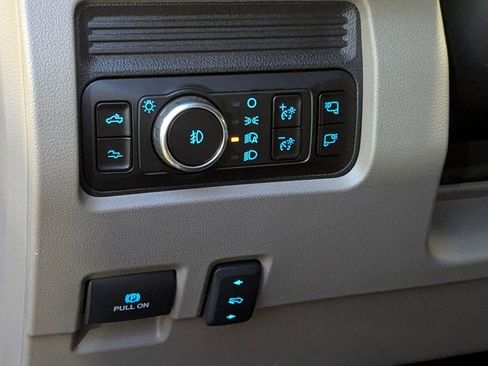 Used 2025 Ford F350 Platinum w/ Platinum Plus Package image 16