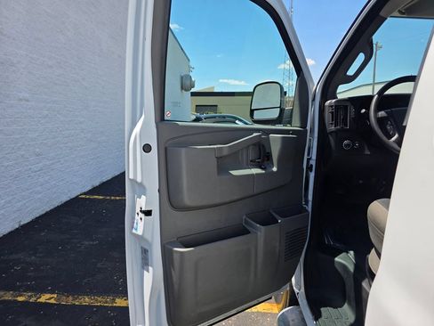 Used 2025 GMC Savana 2500 RWD image 13