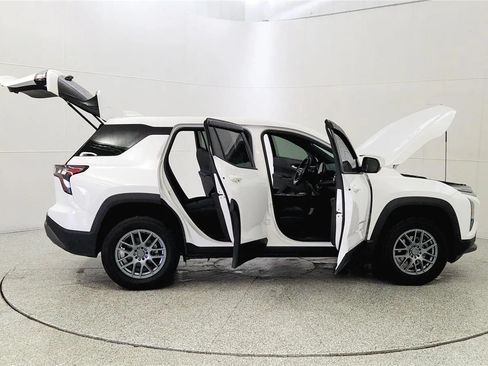 Used 2026 Chevrolet Equinox LT FWD image 12