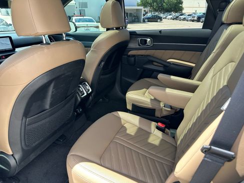 Used 2024 Kia Sorento SX Prestige w/ Olive Brown Leather Package AWD/4WD image 14