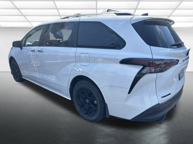 Used 2026 Toyota Sienna XLE Woodland Edition AWD/4WD image 3