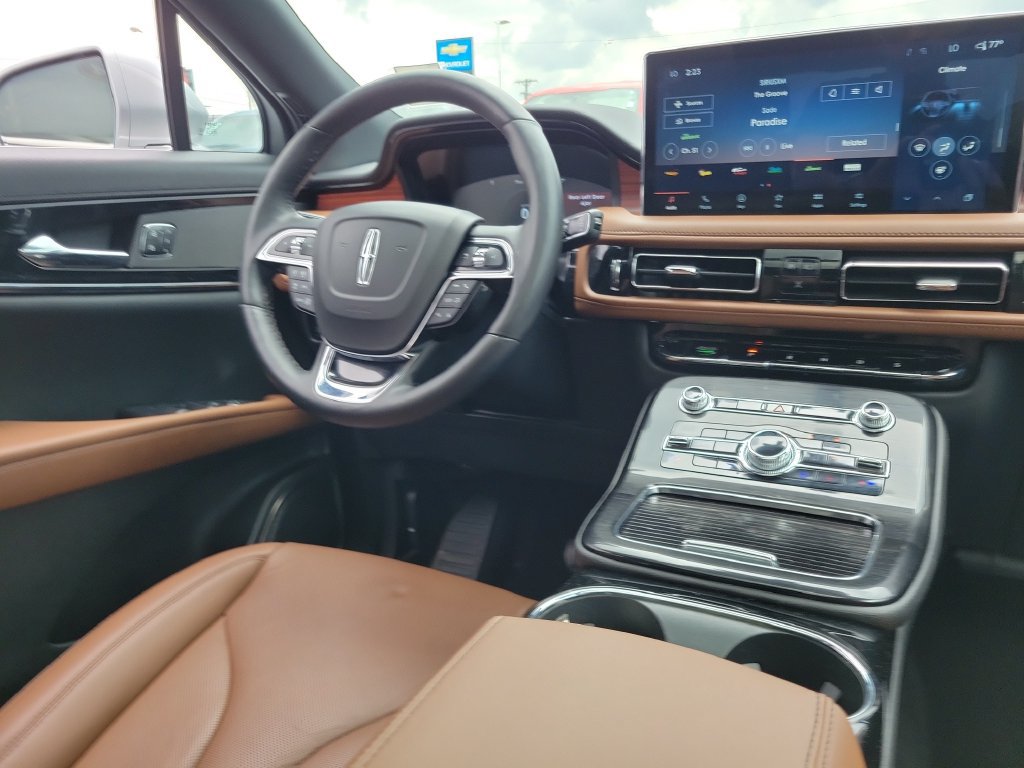 Used 2023 Lincoln Nautilus Reserve AWD/4WD image 13