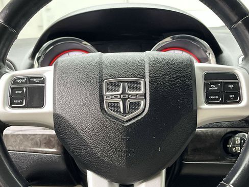 Used 2016 Dodge Grand Caravan SXT w/ UConnect Hands-Free Group FWD image 14