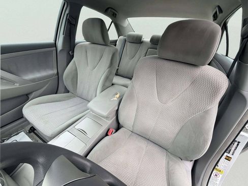 Used 2010 Toyota Camry LE FWD image 16