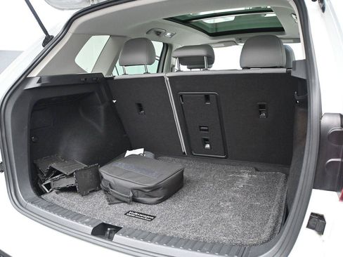 Certified 2022 Volkswagen Taos SE w/ Panoramic Sunroof Package FWD image 11