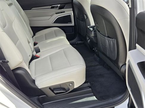 Used 2020 Kia Telluride S w/ S 8 Passenger Seating Package image 17