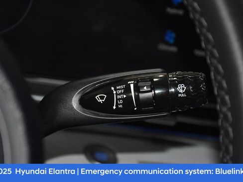 Used 2025 Hyundai Elantra Limited FWD image 13