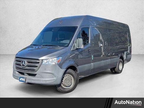 Used 2022 Mercedes-Benz Sprinter 4500 image 1