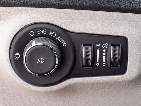 Used 2019 Jeep Compass Limited FWD image 18
