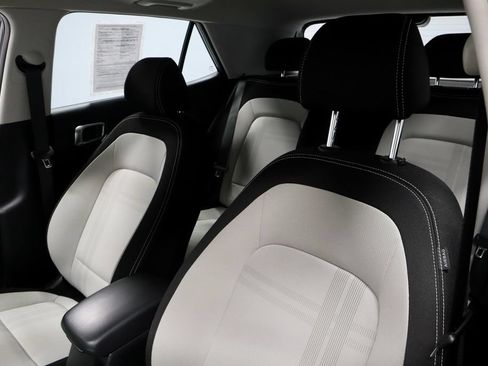 Used 2025 Hyundai Venue SEL FWD image 25