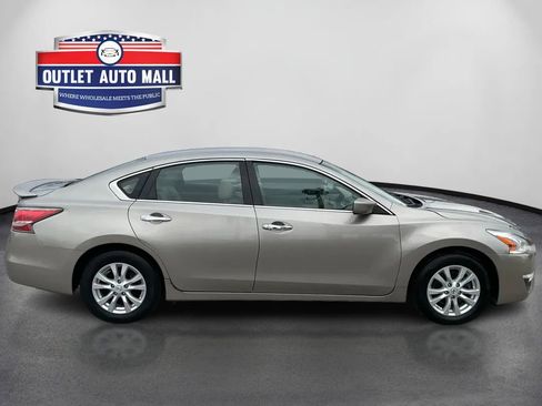 Used 2014 Nissan Altima 2.5 S w/ Sport Value Package FWD image 2
