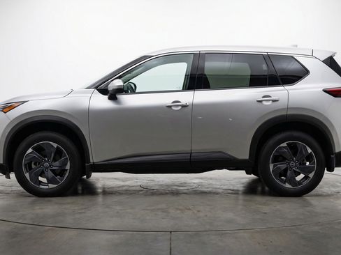 Used 2025 Nissan Rogue SV image 5