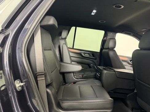 Used 2025 GMC Yukon Denali RWD image 27