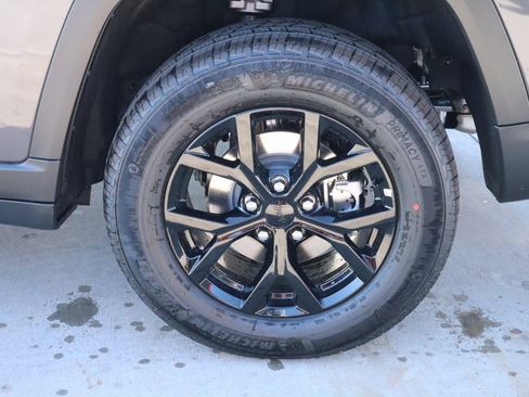 New 2025 Jeep Grand Cherokee Altitude image 19