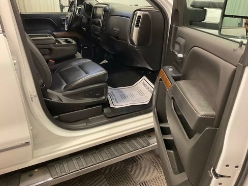 Used 2018 Chevrolet Silverado 1500 LTZ w/ LTZ Plus Package AWD/4WD image 31