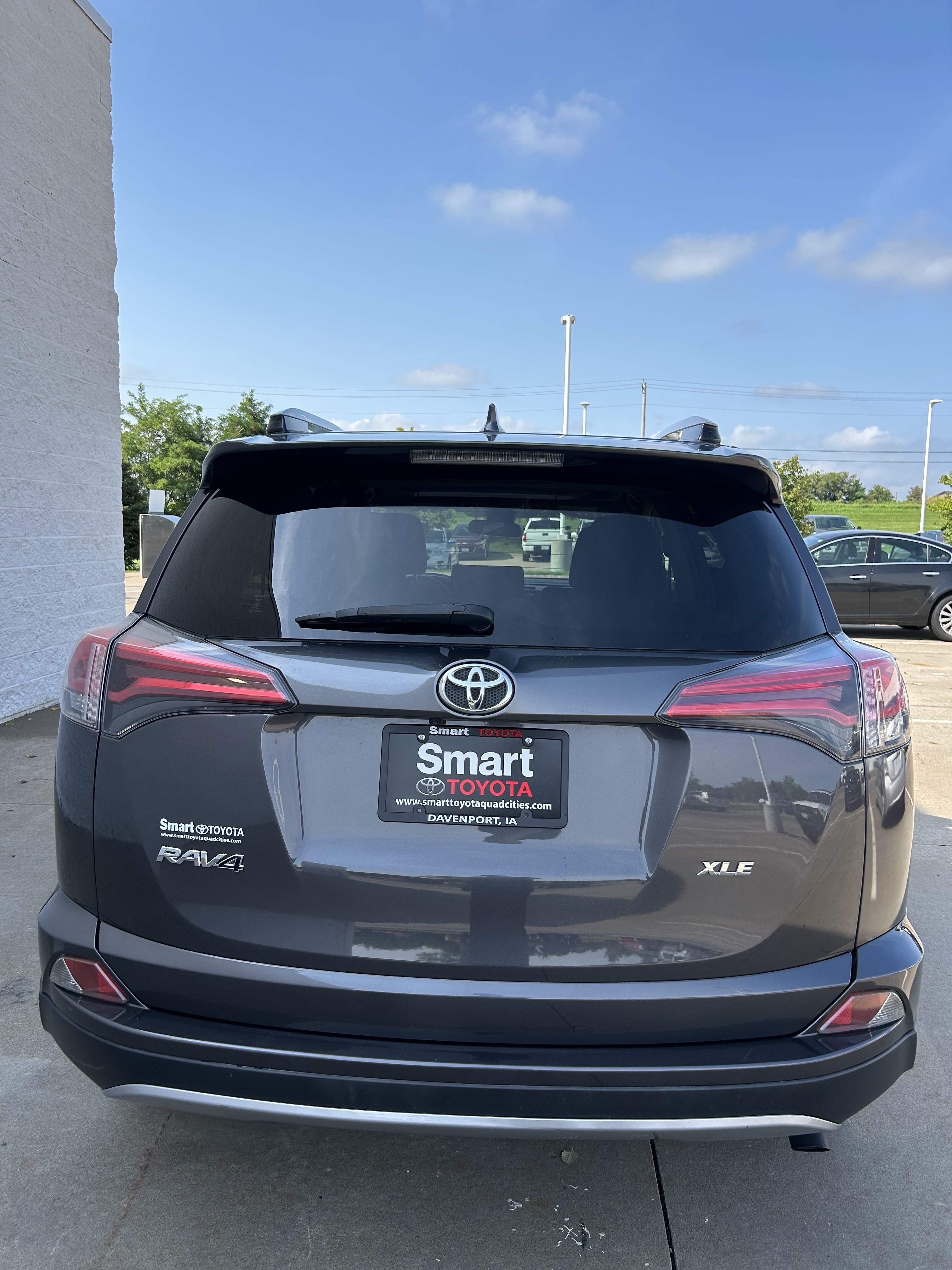 Used 2018 Toyota RAV4 XLE AWD/4WD image 5