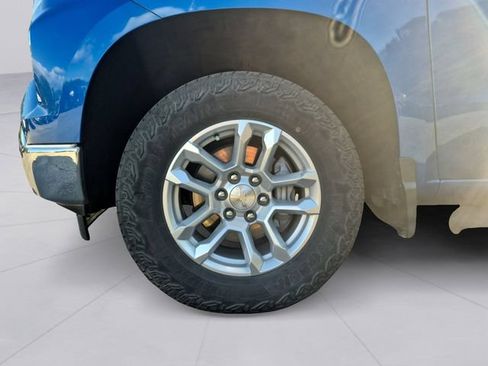 Used 2022 Chevrolet Silverado 1500 LT w/ Z71 Off-Road Package AWD/4WD image 9