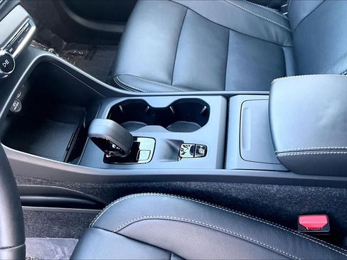 Used 2025 Volvo XC40 B5 Core w/ Protection Package Premier image 20