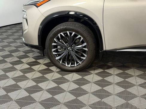 Used 2025 Nissan Rogue Platinum w/ Tech Package FWD image 14