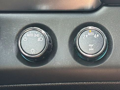 Used 2019 Chevrolet Suburban LT image 20