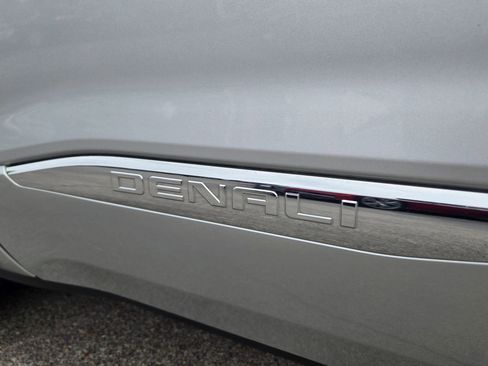 Used 2018 GMC Acadia Denali AWD/4WD image 10
