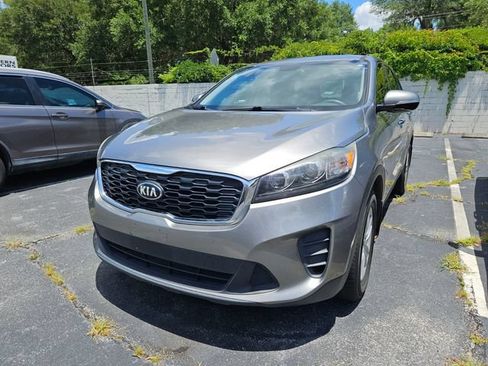 Used 2019 Kia Sorento FWD image 2