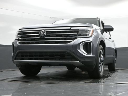Used 2024 Volkswagen Atlas SE FWD image 42