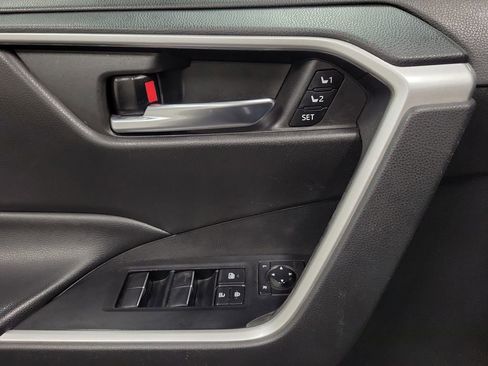 Used 2021 Toyota RAV4 XLE Premium image 20