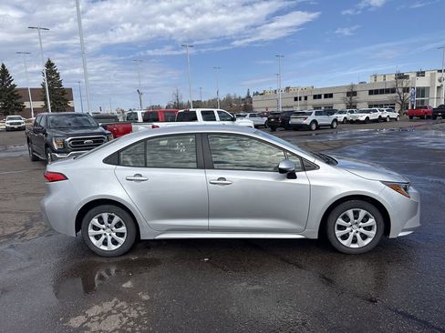 Used 2022 Toyota Corolla LE image 5