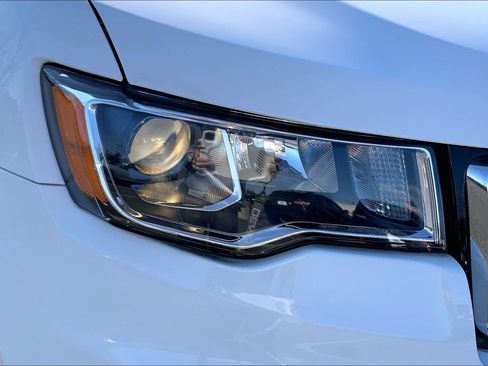 Used 2021 Jeep Grand Cherokee Limited image 25