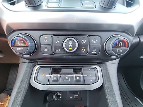 Used 2023 GMC Acadia SLT AWD/4WD image 16