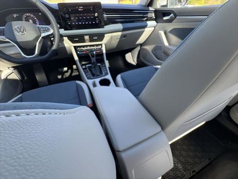 New 2026 Volkswagen Jetta SE FWD image 20