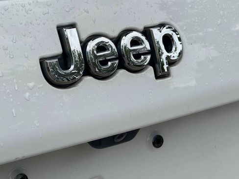 Used 2019 Jeep Cherokee Latitude w/ Popular Appearance Group AWD/4WD image 5