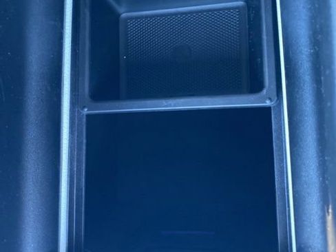 Used 2025 Mercedes-Benz GLC 300 4MATIC image 31