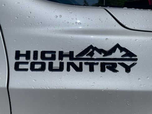 Used 2024 Chevrolet Tahoe High Country AWD/4WD image 8
