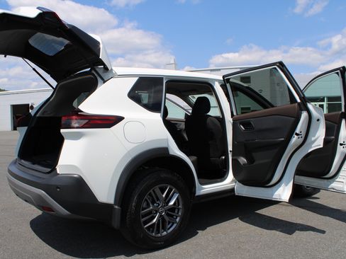 Used 2023 Nissan Rogue S AWD/4WD image 18