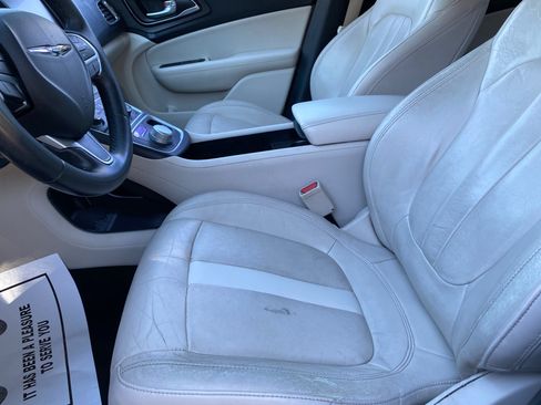 Used 2017 Chrysler 200 Limited Platinum image 22