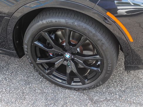 Used 2024 BMW X7 xDrive40i w/ M Sport Package AWD/4WD image 9