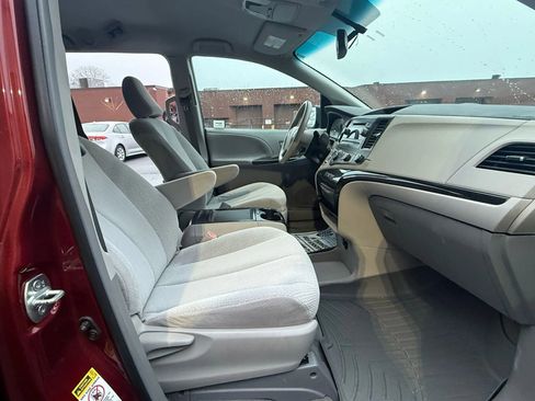 Used 2012 Toyota Sienna LE image 12