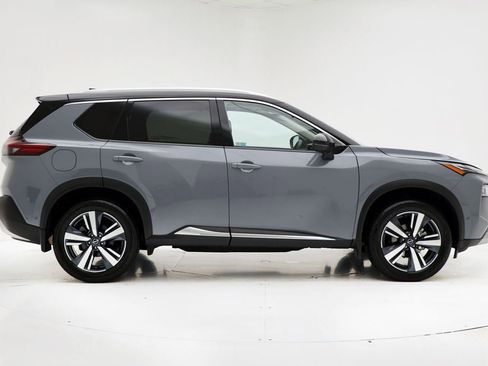 Used 2023 Nissan Rogue Platinum w/ Platinum Premium Package image 3