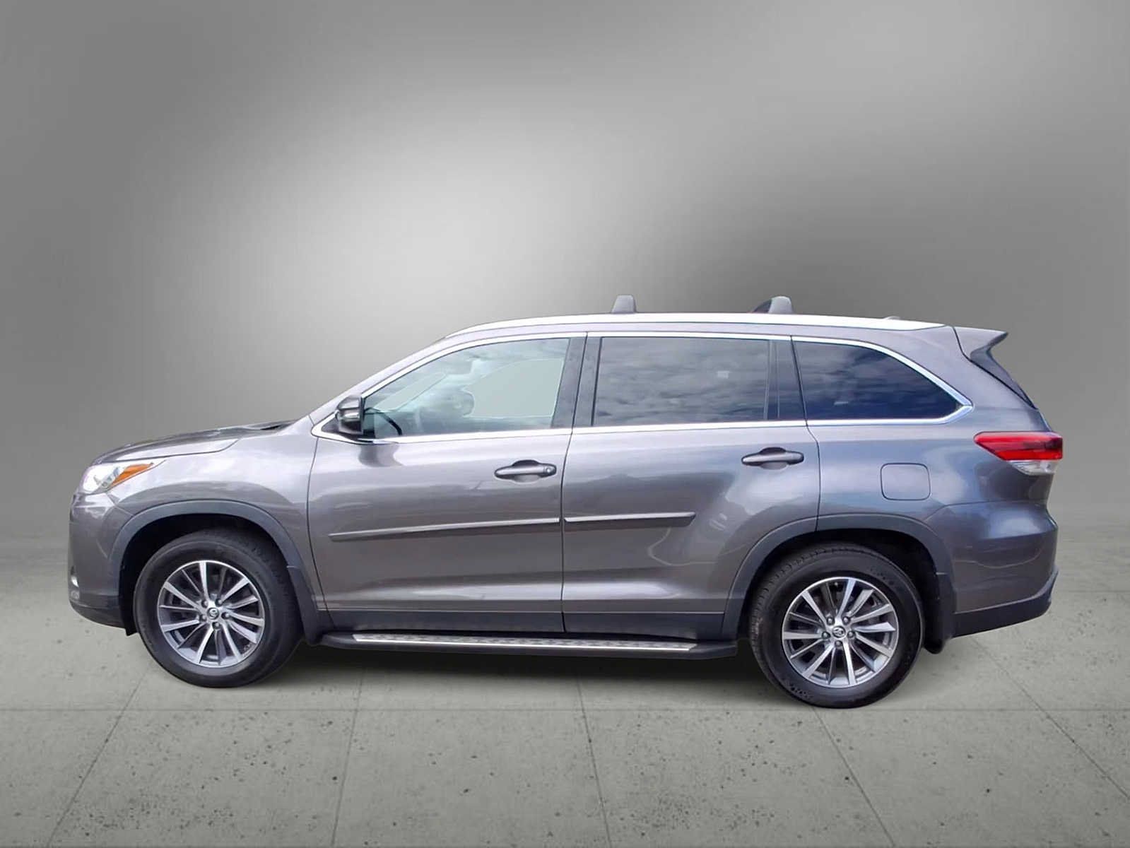 Used 2019 Toyota Highlander XLE AWD/4WD image 5