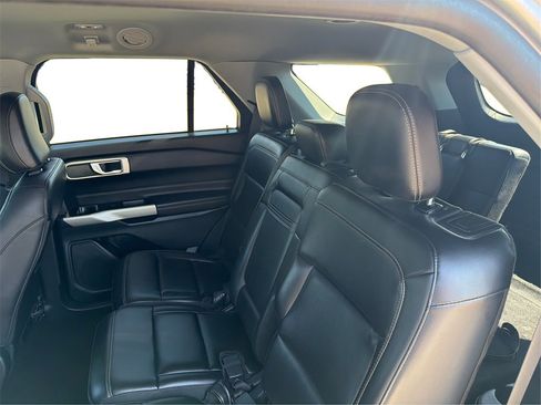 Used 2022 Ford Explorer XLT w/ Equipment Group 202A image 11