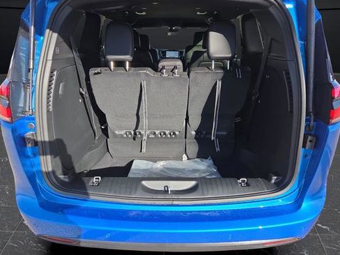 New 2026 Chrysler Pacifica Select w/ S Appearance Package image 13