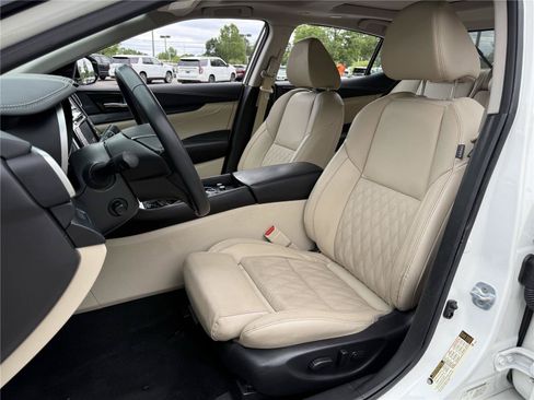 Used 2023 Nissan Maxima Platinum w/ Sport Mat Group FWD image 22