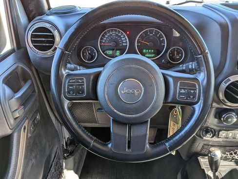 Used 2016 Jeep Wrangler Unlimited Sahara image 18