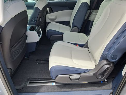 New 2026 Kia Carnival SX FWD image 17